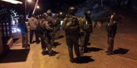 إصابة أم وابنتها بحجارة المستوطنين جنوب نابلس