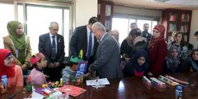 اسرة جامعة بيرزيت تزور جمعية مركز الحياة لمكافحة السرطان في رام الله