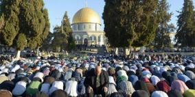 الآلاف يؤدون صلاة الجمعة في الأقصى رغم إجراءات الاحتلال
