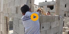 صغار مخيم الجلزون يجتزئون شيئا من الحكاية