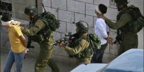 الاحتلال يعتقل مواطنين من بيت أمر بالخليل