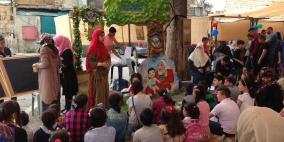 مكتبة البيرة تروي قصة للأطفال وتجسّدها بلوحات فنيّة