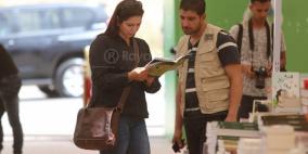 معرض الكتاب.. عناوينٌ مثيرة وأسعار كبيرة وخصومات شحيحة