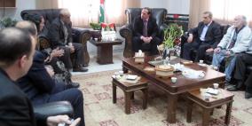 قلقيلية: المحافظ يلتقي وفدا من الفنانين التشكيليين