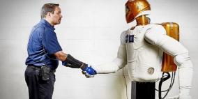 جنرال موترز تخترع قفازات تمنح مرتديها قوة خارقة