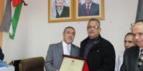 محافظ سلفيت يكرم مدير مستشفى الشهيد ياسر عرفات الحكومي بمناسبة تقاعده