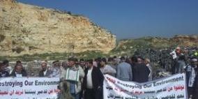 احتجاجات رفضا لإنشاء مكب نفايات اسرائيلي غرب نابلس