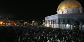 أعداد غير مسبوقة من المُصلين تتدفق على الأقصى لإحياء ليلة القدر