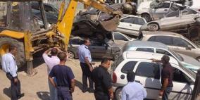 الشرطة تتلف 30 مركبة غير قانونية في الخليل