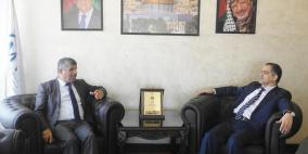 وزير الاتصالات يناقش مع رئيس هيئة مقاومة الجدار والاستيطان سبل التعاون المشترك