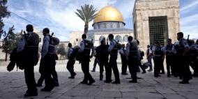 مسيرة استفزازية للمستوطنين في القدس القديمة وحصار متواصل للأقصى