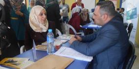 بالصور: يوما توظيفيا في الخليل، والخريجين يكاد ينفذ منهم الأمل