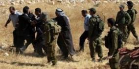 الاحتلال يمنع رعاة الأغنام من دخول قريتهم شرق يطا