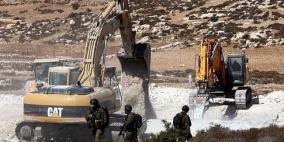 الاحتلال يجرف أراض زراعية شاسعة في ازعيما جنوب الخليل