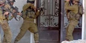 الاحتلال يعتقل خمسة مواطنين من محافظة الخليل