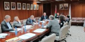 وزارة الاقتصاد وغرفة تجارة نابلس تبحثان مشاكل التجار والمستوردين