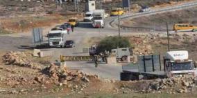 الاحتلال يعزل قرى بني زيد الغربية عن محيطها