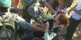 الخليل: مستوطن يعتدي على متضامنين أجانب