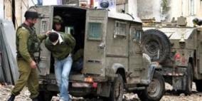 الاحتلال يعتقل خمسة شبان من الخليل