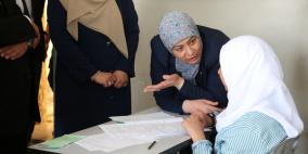 د. ليلى غنام ورئيس بلدية بيتونيا يتفقدون طلاب التوجيهي في بيتونيا