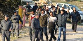 بالصور : قوات الاحتلال تقمع العائدين لقرية باب الشمس