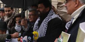 صور: وقفة تضامنية مع الاسير محمد القيق امام مقر الصليب الاحمر برام الله