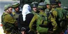 الاحتلال يعتقل مواطنة في الخليل بدعوى حيازتها سكينا