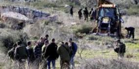 مستوطنون يجرفون أراضي في قرية سالم شرق نابلس