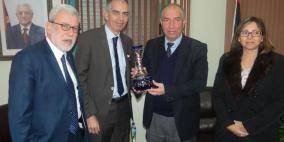 بلدية الخليل تدعو القنصلية الفرنسية لتعزيز العلاقة التاريخية مع المدن الفرنسية