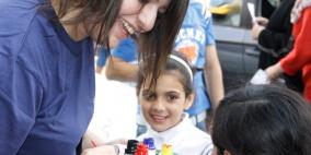 مجموعة شباب يد بيد لرسم فرحة عيد الأضحى على وجوه الأطفال في مدينة نابلس