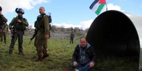 قوات الاحتلال تخلي قرية حي المناطير بالقوة وتعتدي على الصحفيين