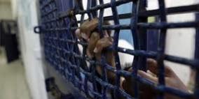 الاحتلال يعزل أسيرا من جنين ويمنع زيارته لمدة شهرين