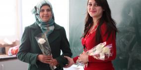 تكريم الامهات بمناسبة عيد الأم في مخيم الجلزون