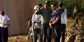 مستوطنون يشرعون بزراعة اراض في الخضر للاستيلاء عليها