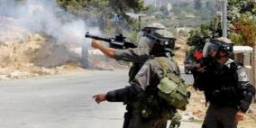 الخليل: اختناق عشرات الطلاب بغاز الاحتلال