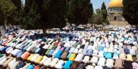 في ثاني أيام العيد: آلاف المواطنين يؤدون الجمعة في الأقصى