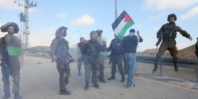 نشطاء المقاومة الشعبية يغلقون الشارع الرئيسي بالقرب من مقام النبي صالح