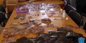القبض على تاجر مخدرات بحوزته 2300 حبة مخدرة