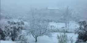 محافظة الخليل تكتسي بالثلوج والإمطار والرياح تتسبب بأضرار في مساكن المواطنين