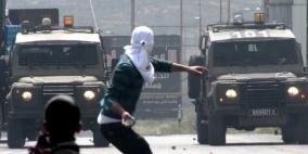 الخليل: إصابة شاب بالرصاص ورضيعة بالاختناق بمواجهات مع الاحتلال