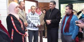 الفنان التشكيلي الفلسطيني وائل ربيع يفتتح معرضه الفني "ألوان خلف الجدران"