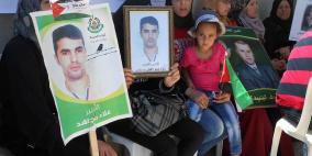 بالصور، اعتصام تضامني مع الأسرى المضربين في الخليل