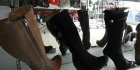 الشرطة تقبض على شخصين بتهمة سرقة مصنع احذية في نابلس