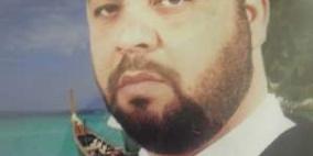 عميد الأسرى الإداريين يهدد إدارة السجون بالإضراب عن تناول الماء