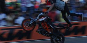 سائق الدرجات النارية الشهير باجروس ينظم عرضا استعراضيا في رام الله