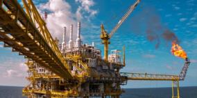 النفط يستقر مع ارتفاع الإنتاج الأميركي