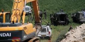 قوات الاحتلال تجرف أراضي زراعية لتوسيع حاجز الجلمة العسكري