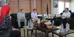 بلدية البيرة تبحث مع اتحاد البلديات الهولندي سير عمل مشروع التنمية الاقتصادية المحلية