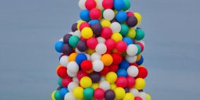 بالفيديو: شاب يطير باستخدام 100 بالون هيليوم