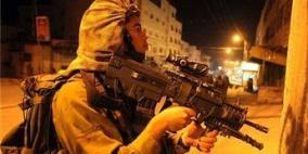 الاحتلال يعتقل مواطنين في بيت أمر شمال الخليل